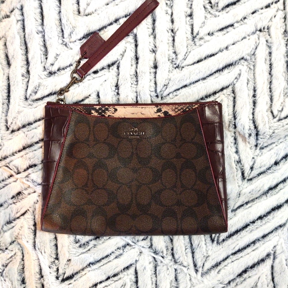 Coach wristlet AUTHENTIC